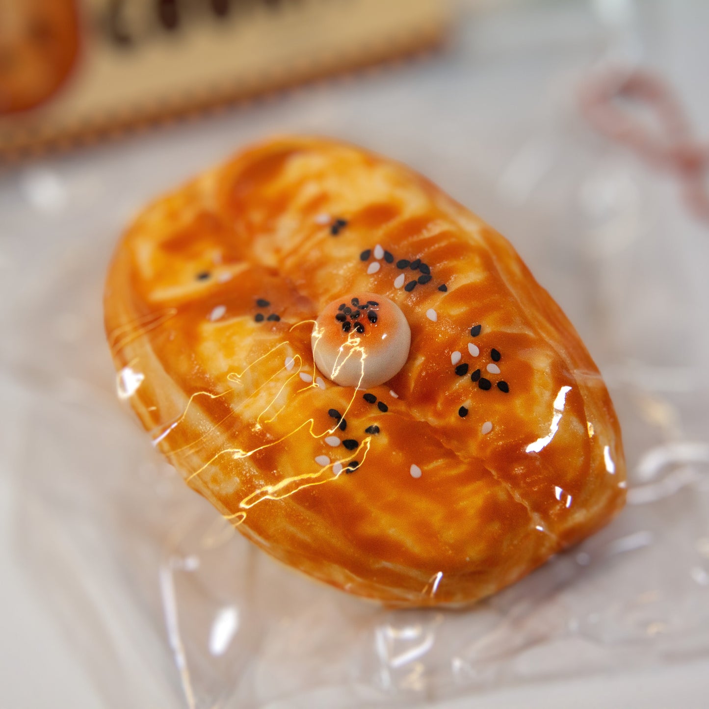 F04 Golden Glaze Bun Taba Squishy