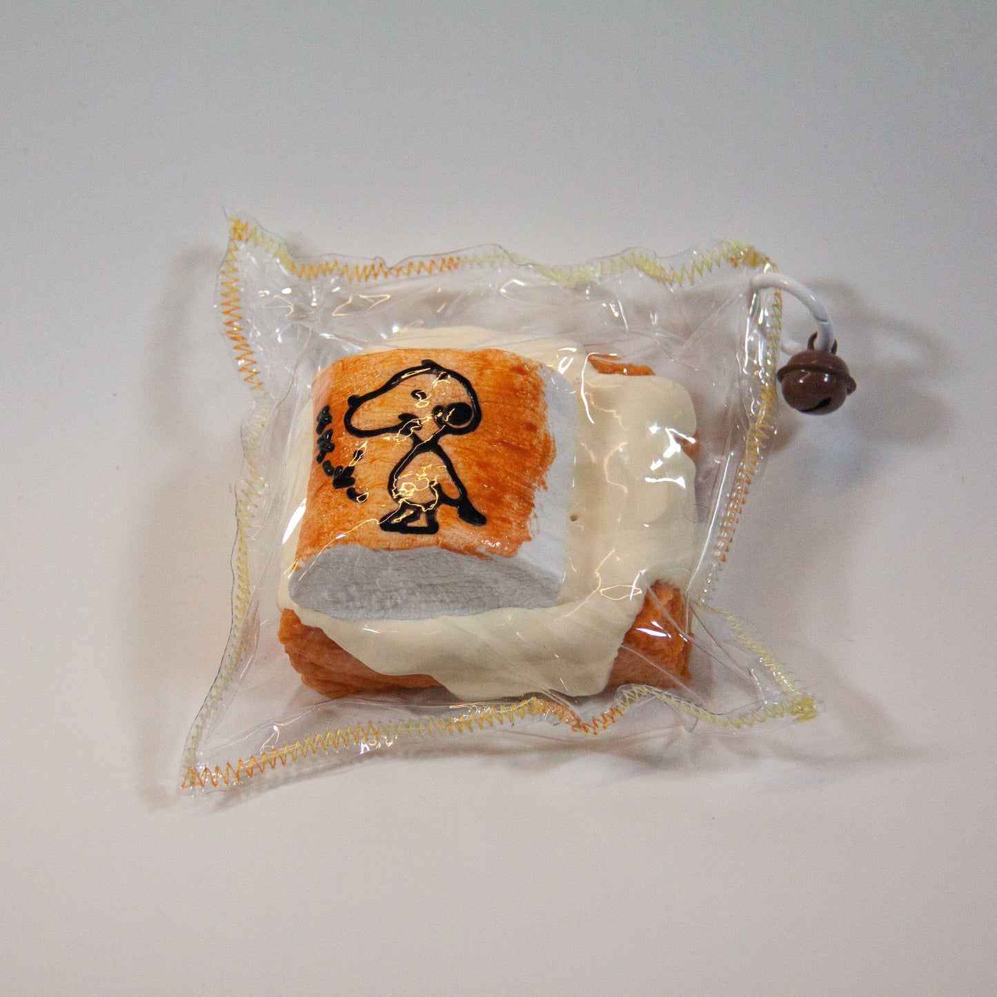 F25 Snoopy Marshmallow Toast Taba Squishy